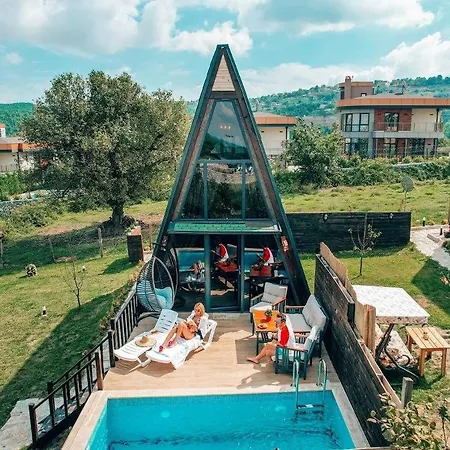 Kibar Bungalov *